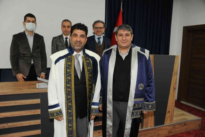 Adü’de Öğretim Üyeleri Cübbelerini Giydi