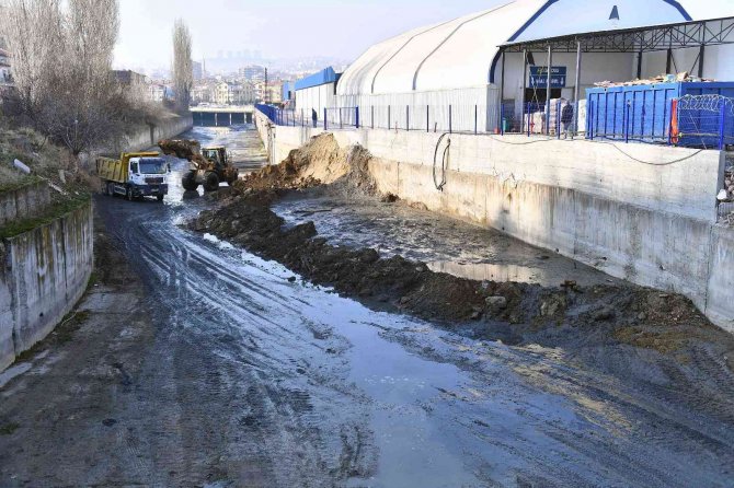 Aski̇’den Ankara Çayı’nda Temizlik