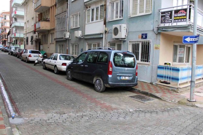 Bu Sokağa Girenin Aklı Karışıyor