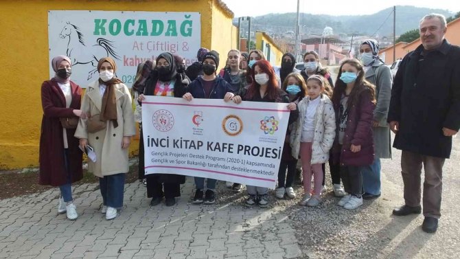 Balıkesir’de Kız Öğrencilere At Binme Dersi