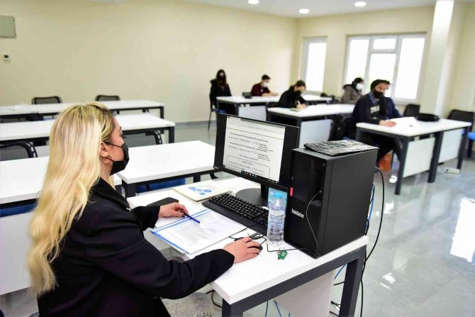 Bu Kurslar Gençleri Meslek Sahibi Yapıyor