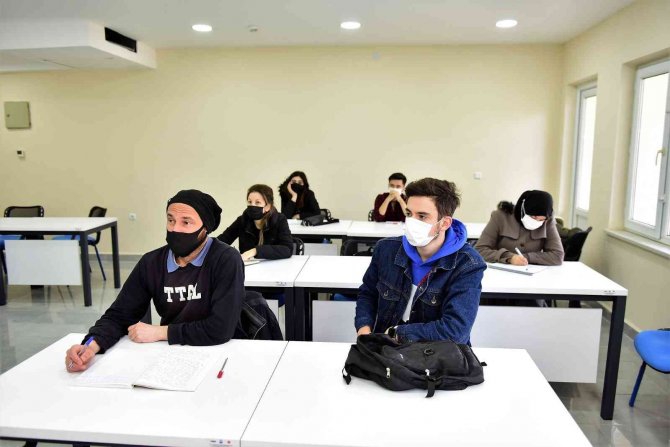 Bu Kurslar Gençleri Meslek Sahibi Yapıyor