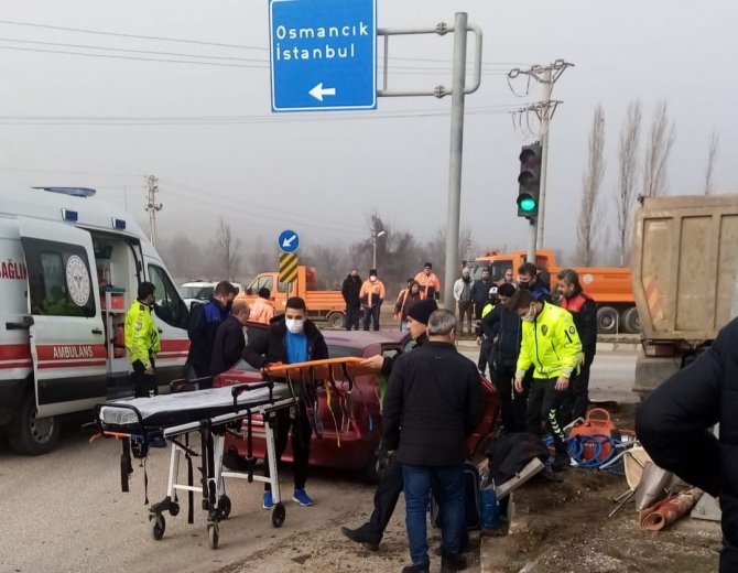 Otomobil Hafriyat Kamyonu İle Çarpıştı: 1 Ölü, 1 Yaralı