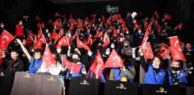 Manisalılar ‘Kesişme; İ̇yi Ki Varsın Eren’ Filminde Duygusal Anlar Yaşadı