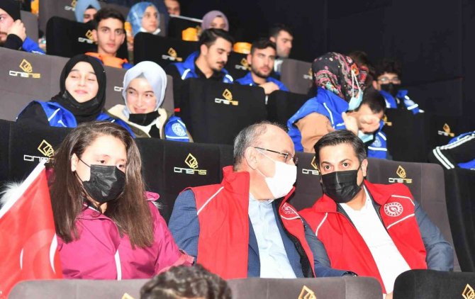 Manisalılar ‘Kesişme; İ̇yi Ki Varsın Eren’ Filminde Duygusal Anlar Yaşadı