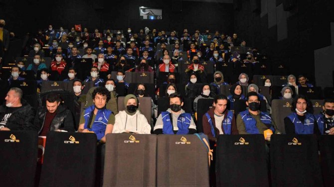 Manisalılar ‘Kesişme; İ̇yi Ki Varsın Eren’ Filminde Duygusal Anlar Yaşadı