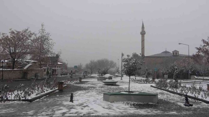 Elazığ’da Yılın İlk Karı Yağdı