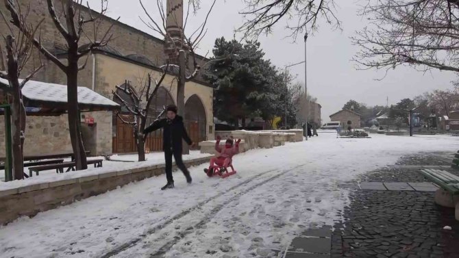 Elazığ’da Yılın İlk Karı Yağdı