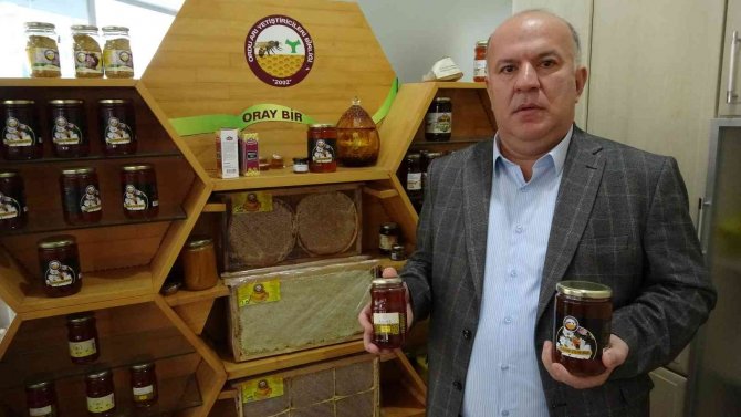 Uzmanı Uyardı: “Piyasada Hiç Arı Görmeden Üretilen Sahte Ballar Var”