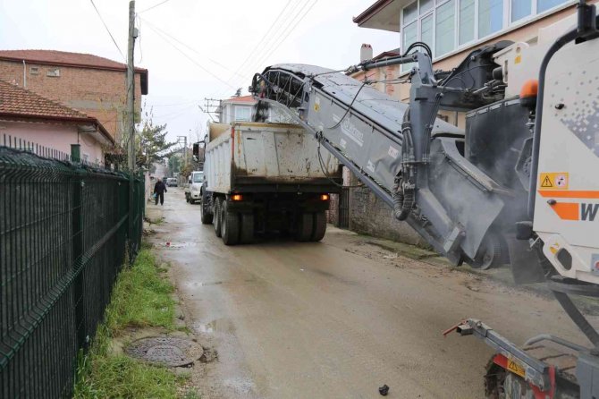 Serdivan’da Haftasonu Asfalt Mesaisi