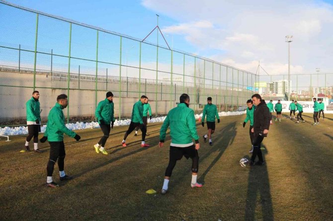Sivas Belediyespor’da Teknik Direktör Yusuf Tokuş İlk İdmanına Çıktı