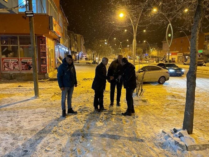 Çaldıran’da Karla Mücadele Çalışmaları Sürüyor