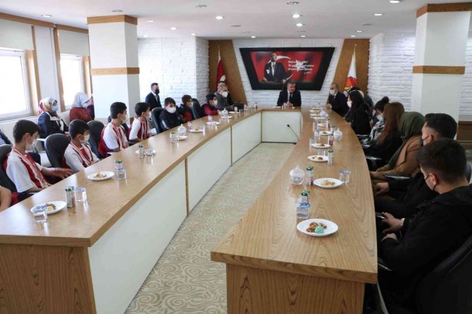 Özdemir: “Öğrencilerimizin Yanında Ve Destekçisiyiz”