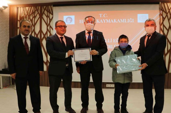 Özdemir: “Öğrencilerimizin Yanında Ve Destekçisiyiz”