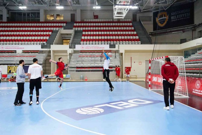 A Milli Hentbol Takımı, Belçika Maçı Hazırlıklarını Sürdürüyor
