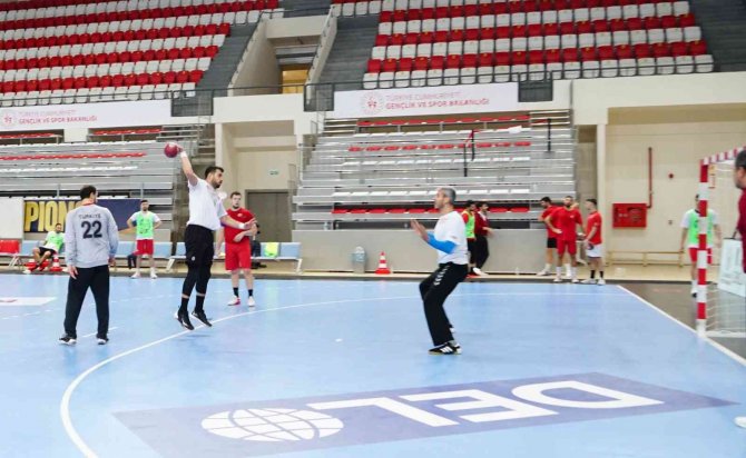 A Milli Hentbol Takımı, Belçika Maçı Hazırlıklarını Sürdürüyor