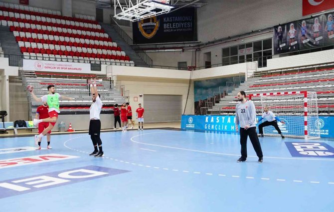 A Milli Hentbol Takımı, Belçika Maçı Hazırlıklarını Sürdürüyor