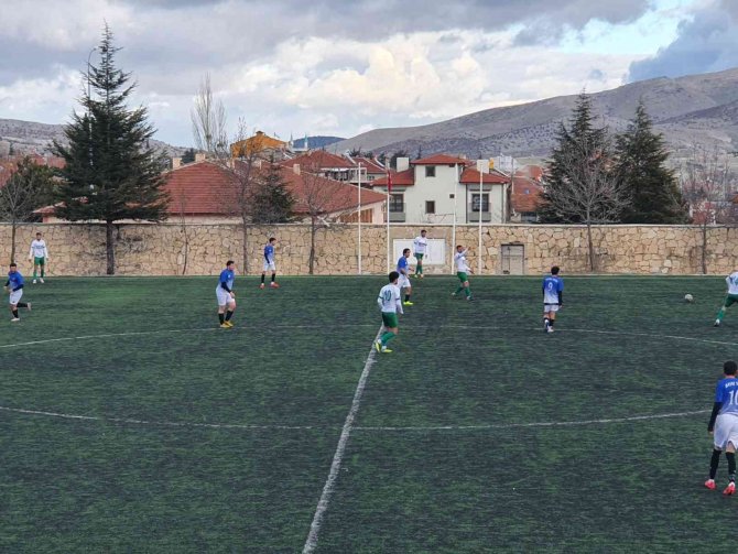Şuhut Hisarspor, Bayatspor’a Gol Olup Yağdı
