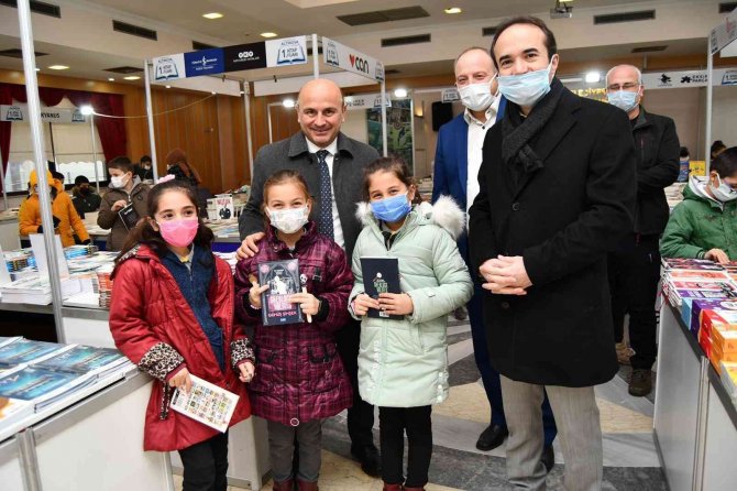 Altınova 1. Kitap Fuarı Kapılarını Açtı