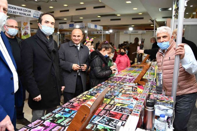 Altınova 1. Kitap Fuarı Kapılarını Açtı