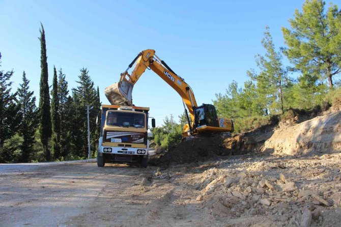 Manavgat Aksaz’da Yol Genişletme Çalışması