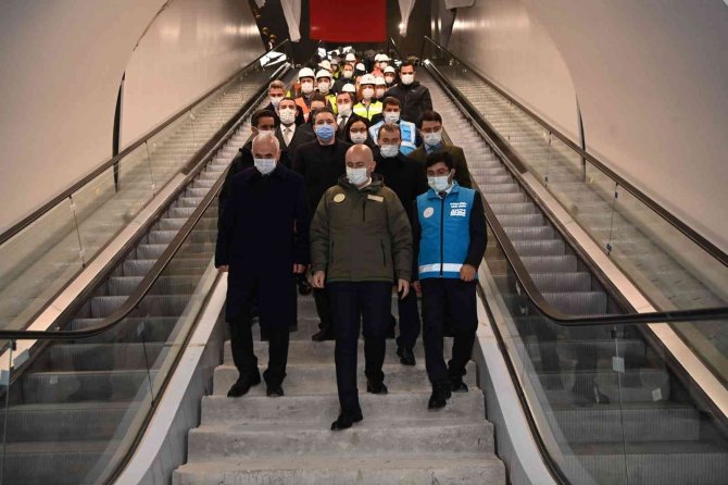 Bakan Karaismailoğlu, “Bizim Ulaşım Politikamızda Yolda Kalan Otobüsler Değil, Günde 1 Milyonun Üzerinde Yolcu Taşıyacak Metro Hatları Var”