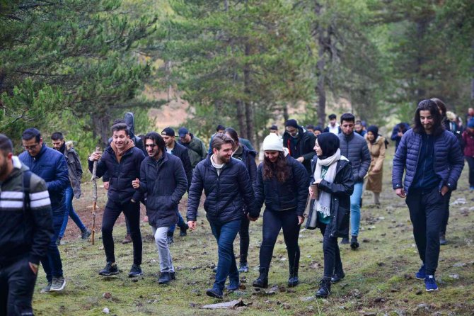 Uşak Belediyesi, Üniversite Öğrencilerine Doğa Yürüyüşü Düzenledi