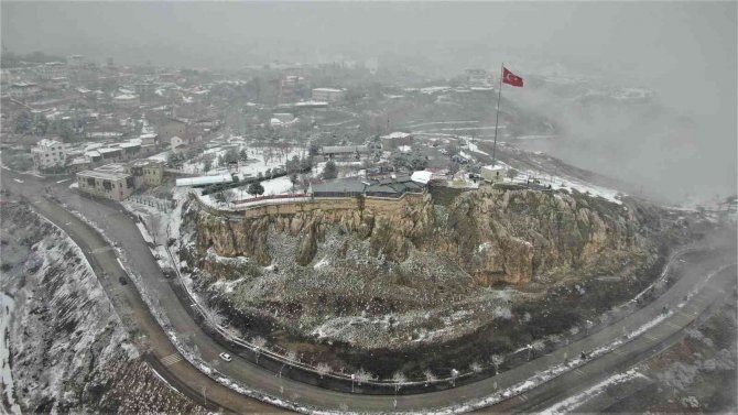 Yılın İlk Karının Yağdığı Harput’tan Kartpostallık Görüntülüler