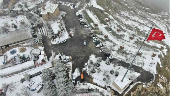Yılın İlk Karının Yağdığı Harput’tan Kartpostallık Görüntülüler