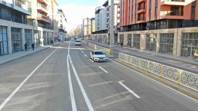 Elazığ’da Bulvarlar Yenilenerek Depremin İzleri Siliniyor