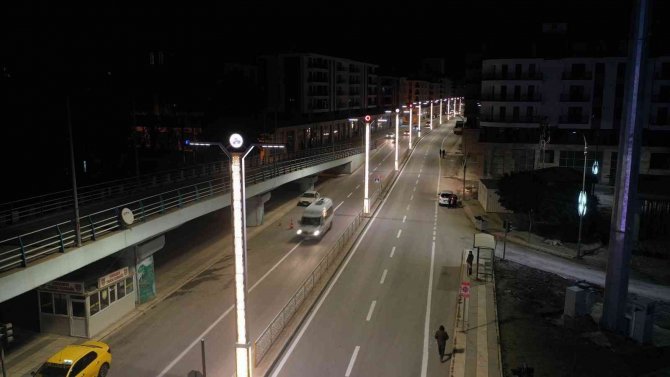 Elazığ’da Bulvarlar Yenilenerek Depremin İzleri Siliniyor