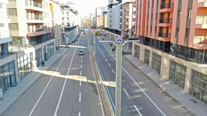 Elazığ’da Bulvarlar Yenilenerek Depremin İzleri Siliniyor