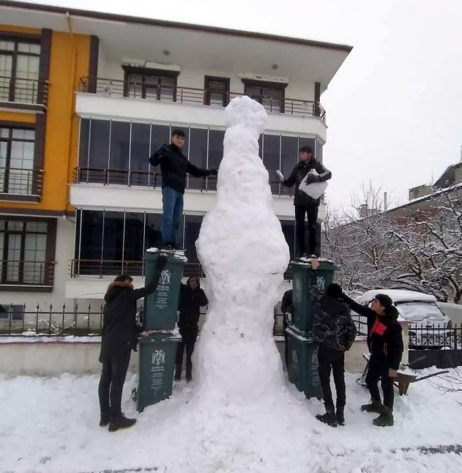 6 Metrelik Kardan Adam