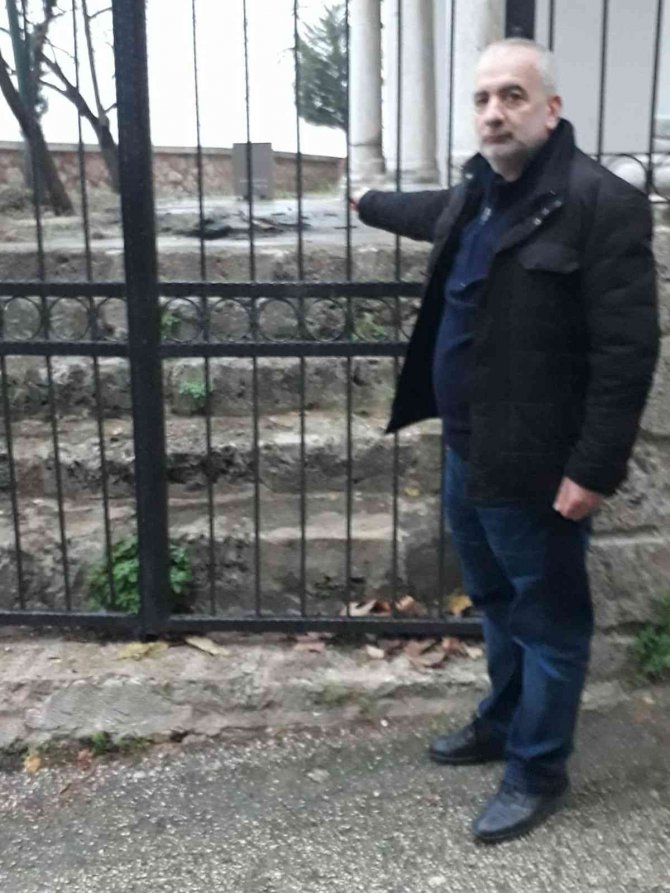 Fatih Sultan Mehmet’in Torununun Türbesi Görenlerin İçici Acıtıyor