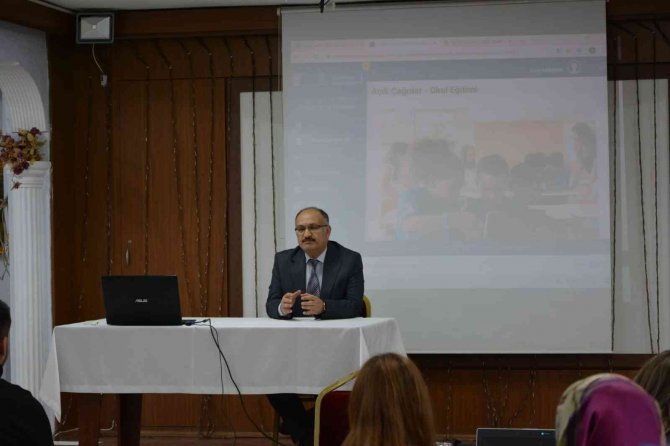 Gediz’de Erasmus Ve E-twinning Proje Yazma Ve Başvuru Atölye Çalışması
