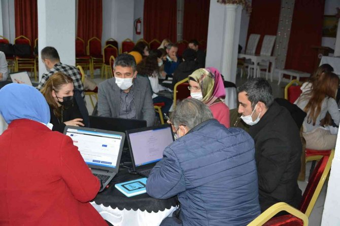Gediz’de Erasmus Ve E-twinning Proje Yazma Ve Başvuru Atölye Çalışması