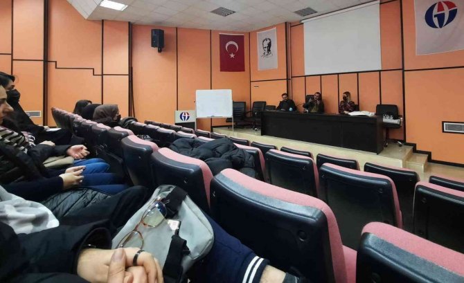 Halı Tasarımı Programı Öğrencileri Sektör Temsilcileri İle Buluştu