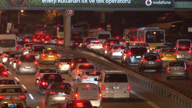 Yılın İlk İş Gününde Trafik Yoğunluğu Yüzde 50’yi Gördü