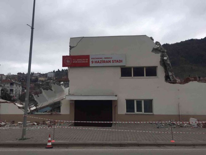 İ̇nebolu Stada Bin Kişilik Tribün Ve Ek Bina Yapılacak