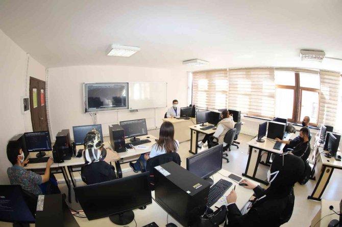 Başkan Altay: "Komek İle Üretime Ve İstihdama Katkı Sağlıyoruz"