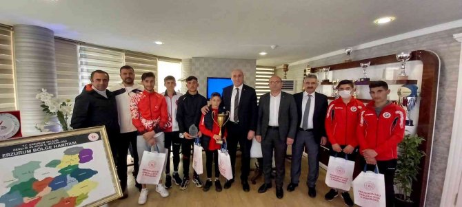 Şampiyon Karayazı Belediyespor Atletizm Takımına Gsi̇m’den Ödül