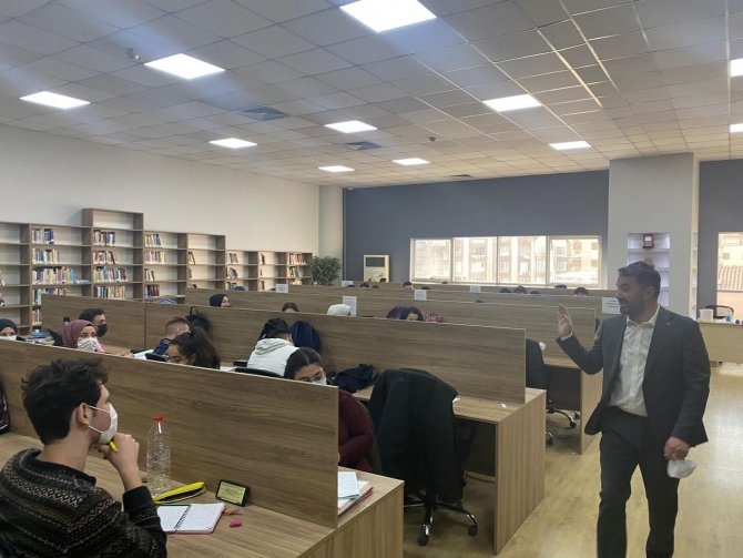 Başkan Çetin, Millet Kıraathanesinde Gençlerle Buluştu