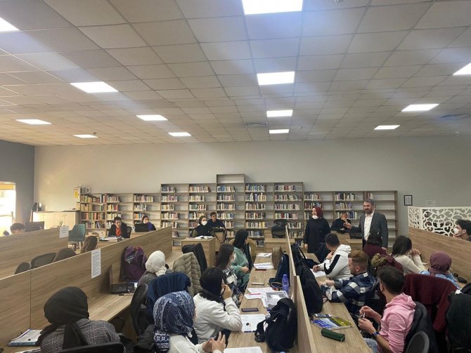 Başkan Çetin, Millet Kıraathanesinde Gençlerle Buluştu