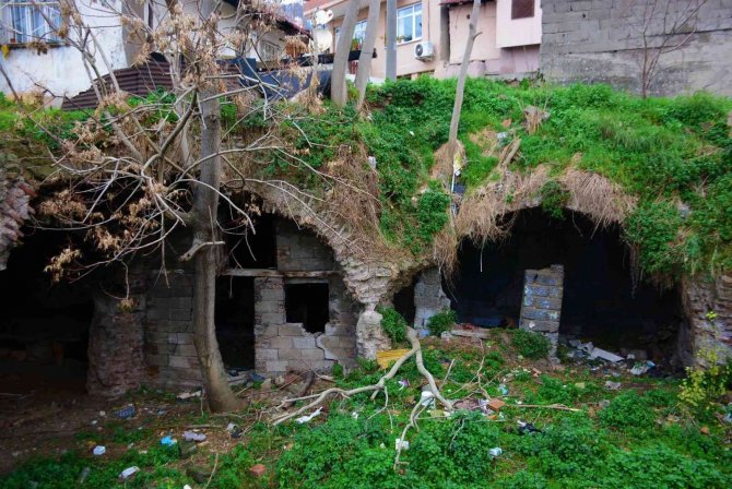 Roma Döneminin Su Sarnıcı Çarpık Yapılaşmanın, Kökleri İse Apartmanların Altında
