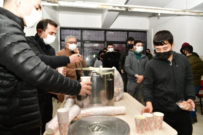Genç Dostu Mamak Belediyesi’nden Öğrencilere Sıcacık İkram