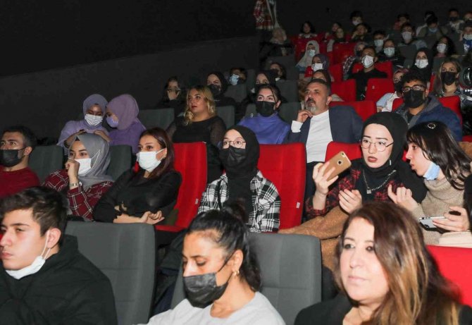 Sincan Belediye Başkanı Murat Ercan Öğrencileri, Kesişme: İ̇yi Ki Varsın Eren” Filmine Götürdü