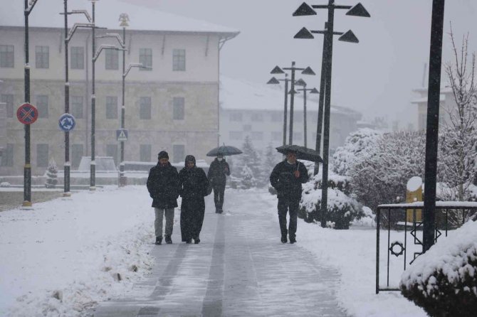 Sivas’ta 267 Köy Yolu Kapandı, Çalışmalar Sürüyor
