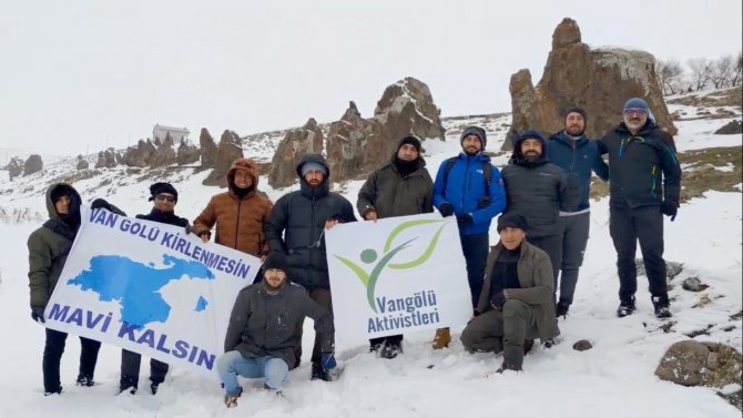 Van Gölü Aktivistleri Derneği Başkanı Özel: “Nemrut’un Develerini Koruyarak Turizme Kazandırmalıyız”