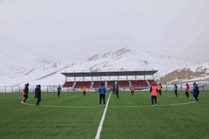 Başkale Stadı Tamamlandı