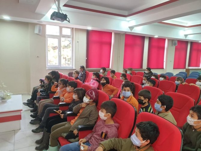 Yazar İ̇lknur Işık Öğrenciler İle Buluştu